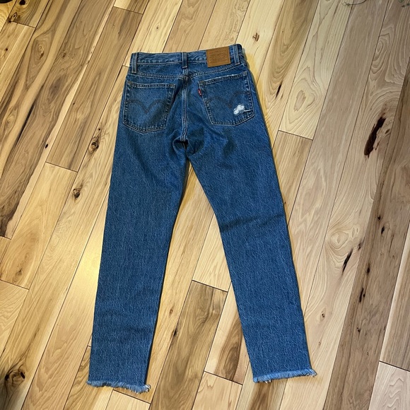 Levi’s Raw Hem Distressed Wedgie Jeans Big E Medium Wash Ankle Cropped High Rise - Picture 8 of 10